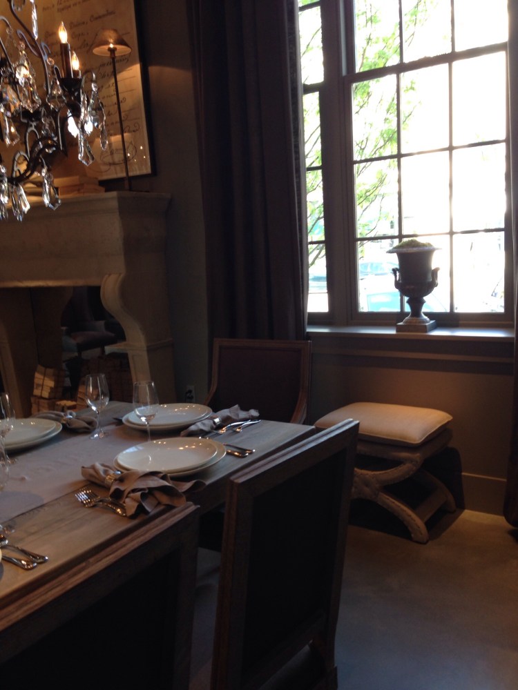 Postmaster's office and private (marble) bathroom were here.